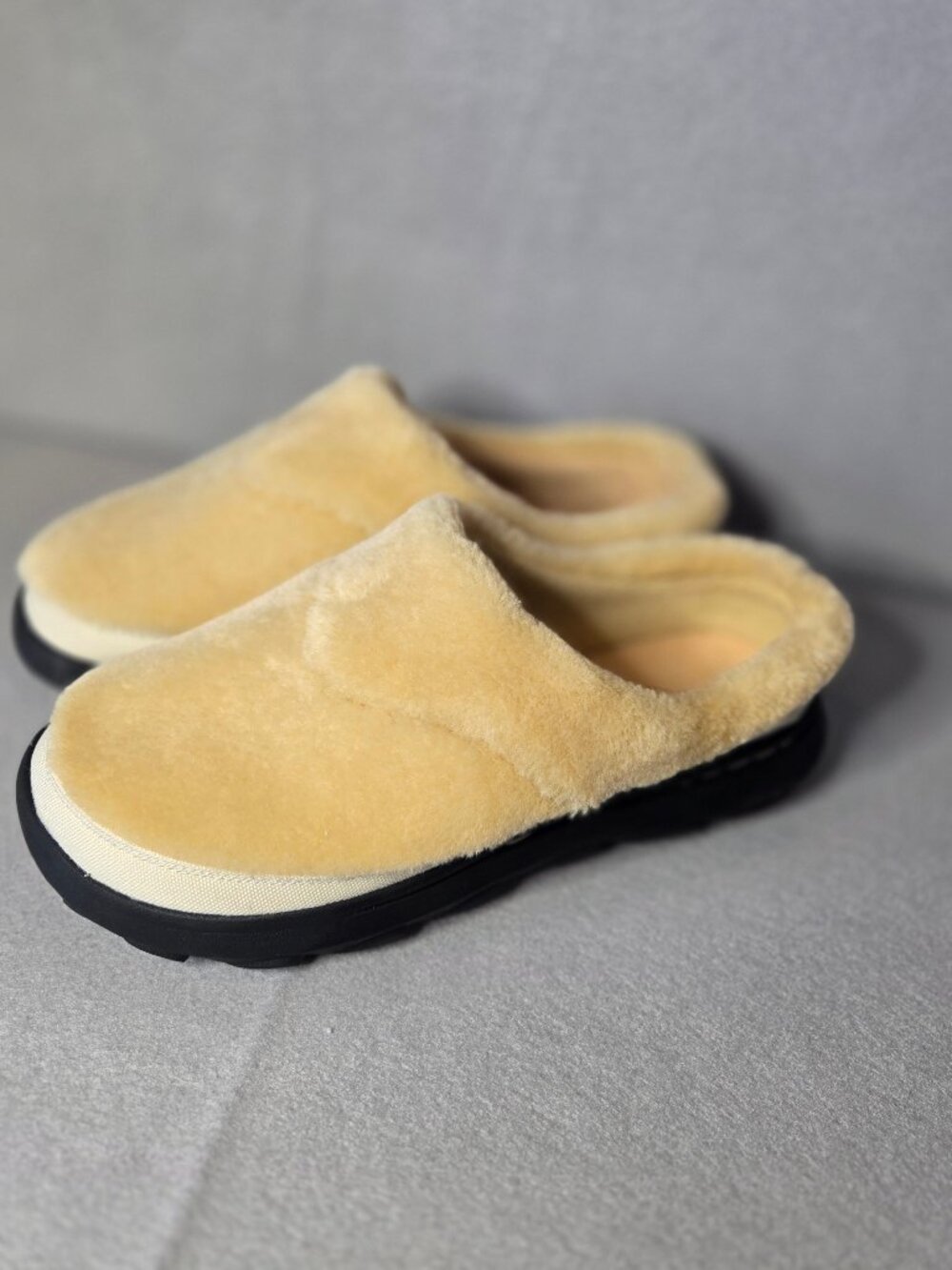 Merrell Fuzzy Slip-On Clogs with Black Soles size 7